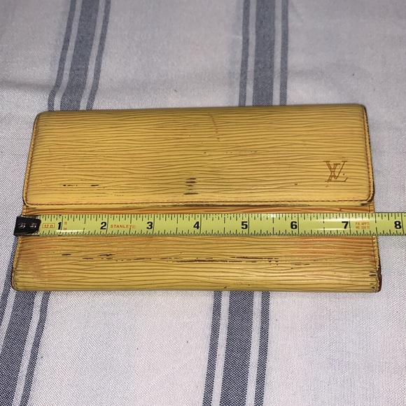 Louis Vuitton Vintage Epi Leather Wallet - Picture 10 of 11